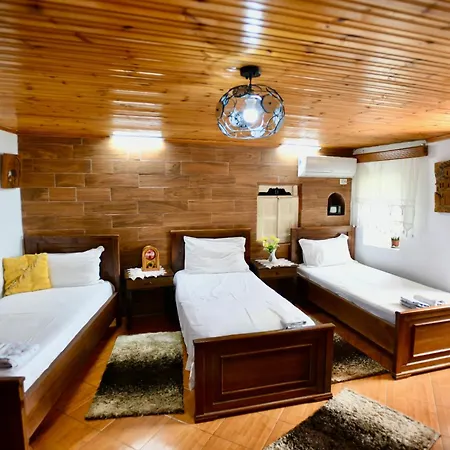 Alvaro Kadiu 4*