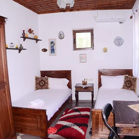 Alvaro Kadiu Guest house *